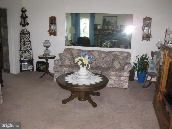 8 Meetinghouse Road Hatboro, PA 19040 - Photo 2 of 25 Living Room