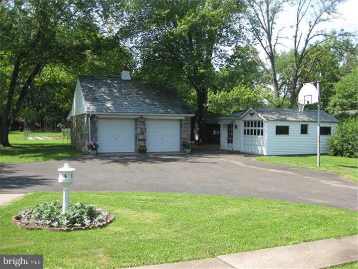 8 Meetinghouse Road Hatboro, PA 19040 - Photo 18 of 25 Garage