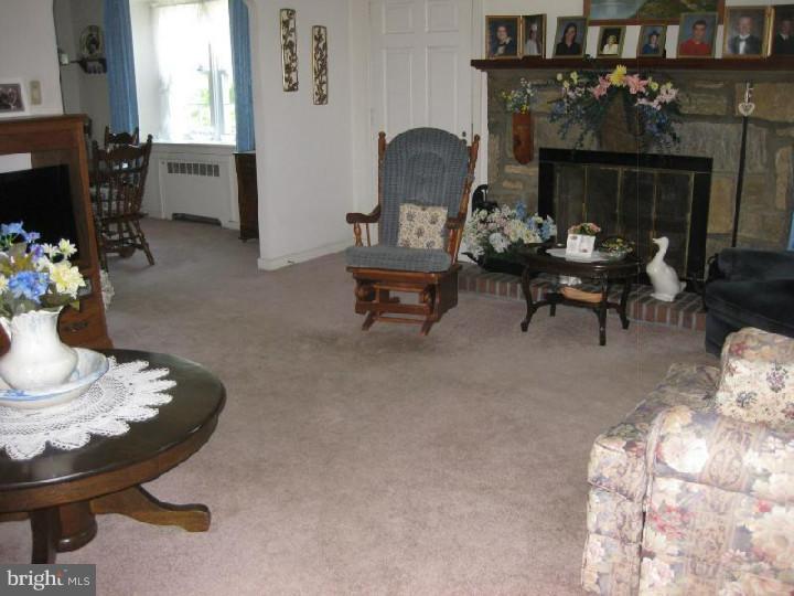 8 Meetinghouse Road Hatboro, PA 19040 - Photo 3 of 25 Living Room