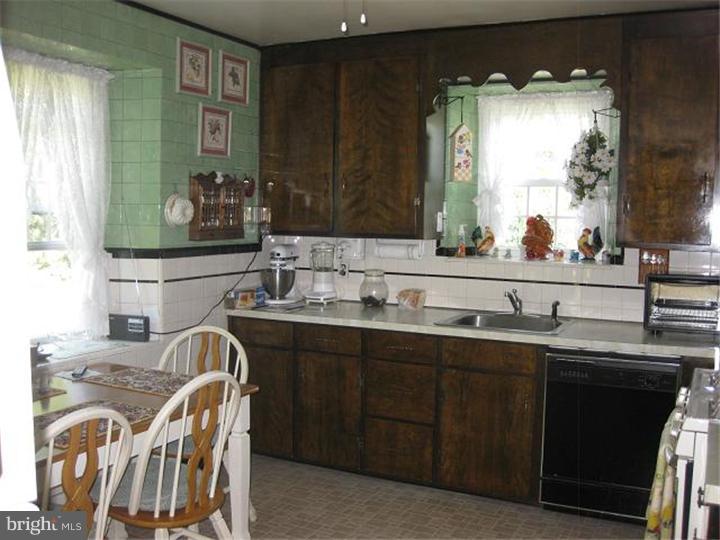 8 Meetinghouse Road Hatboro, PA 19040 - Photo 5 of 25 Kitchen