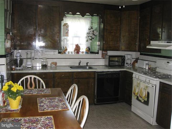 8 Meetinghouse Road Hatboro, PA 19040 - Photo 6 of 25 Kitchen