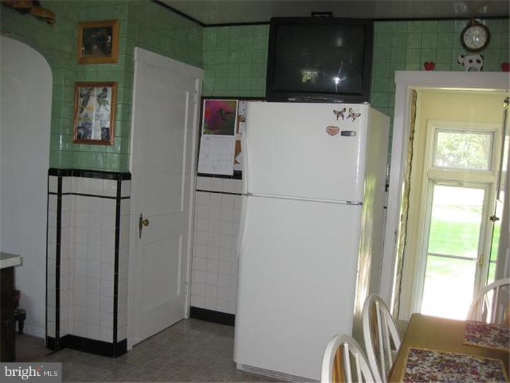 8 Meetinghouse Road Hatboro, PA 19040 - Photo 7 of 25 Kitchen