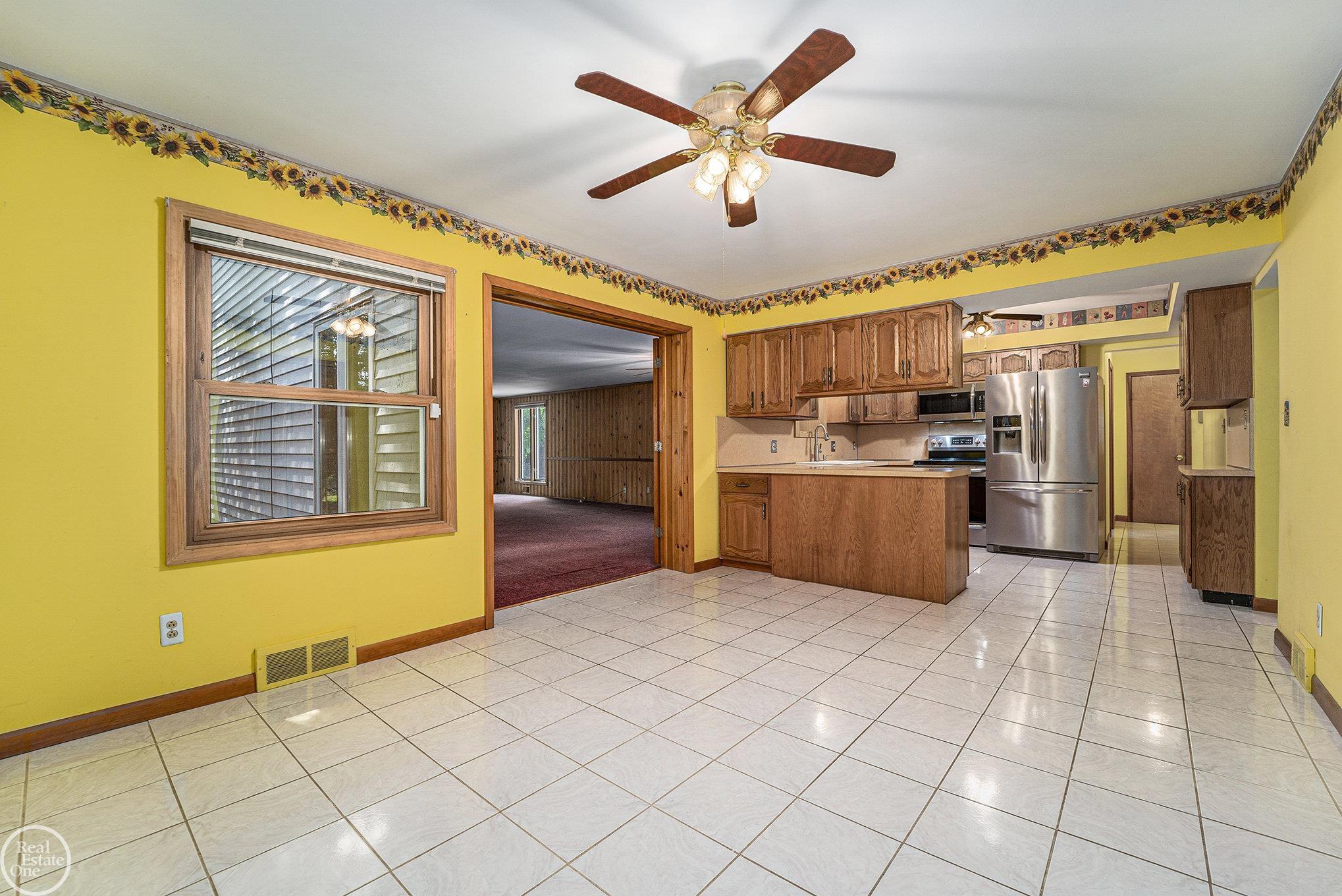 16046 Stephens Road Eastpointe, MI 48021 - Photo 8 of 32 50162296-779E9D61-3C70-466D-A7CF-D1E58CE504EA.JPG