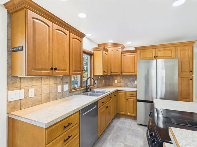 $575,000 | 25 Pershing Avenue, Acushnet, MA 02743