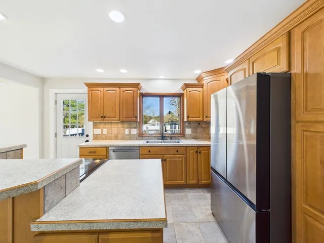 $575,000 | 25 Pershing Avenue, Acushnet, MA 02743