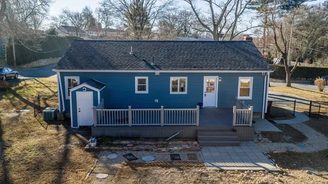 $575,000 | 25 Pershing Avenue, Acushnet, MA 02743