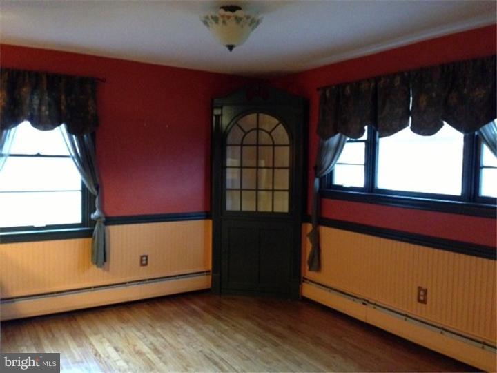 809 Collegeville Road Mont Clare, PA 19453 - Photo 3 of 24 Gallery Image 3