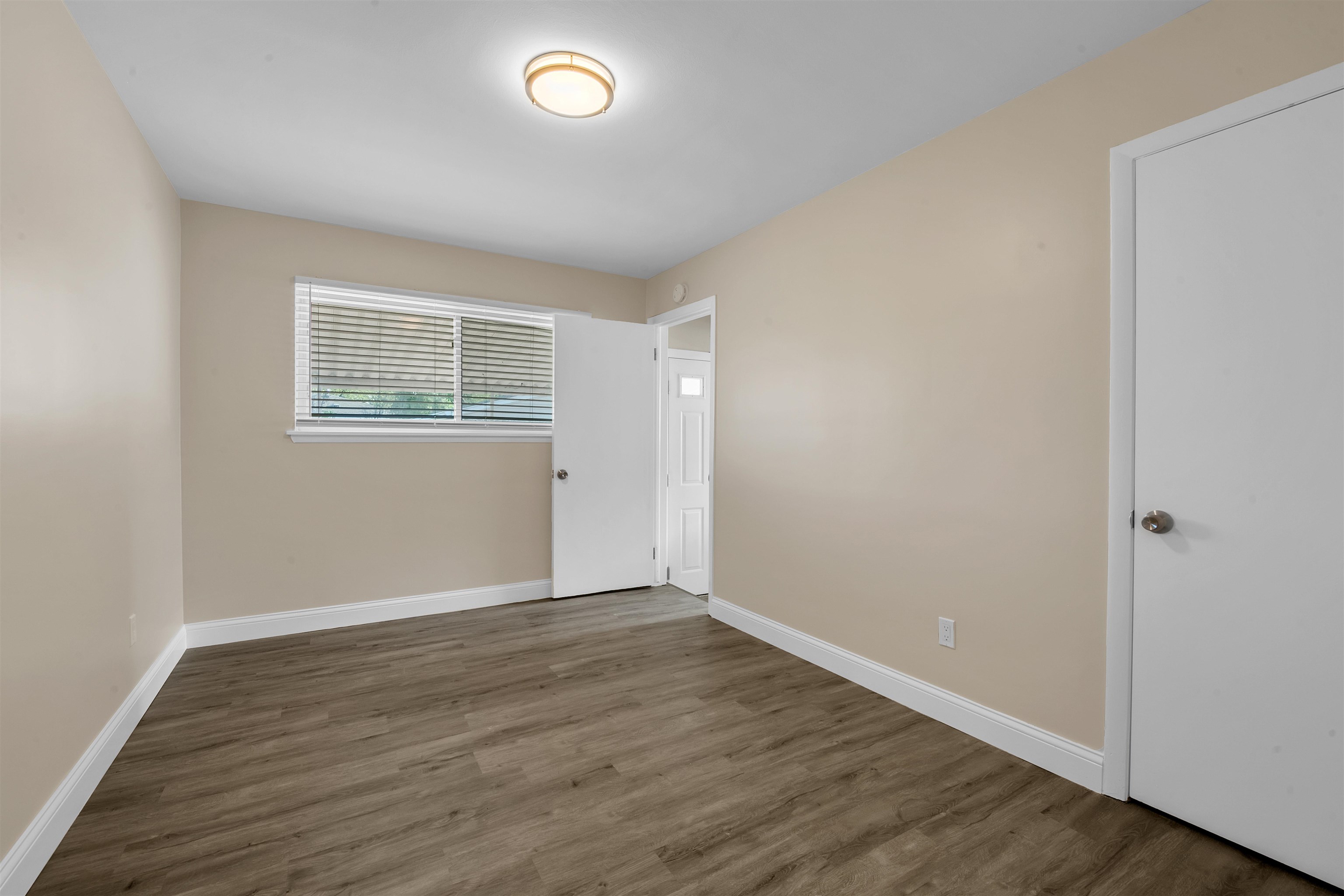 18585 Stephens Road Eastpointe, MI 48021 - Photo 12 of 29 50109054-11.JPG