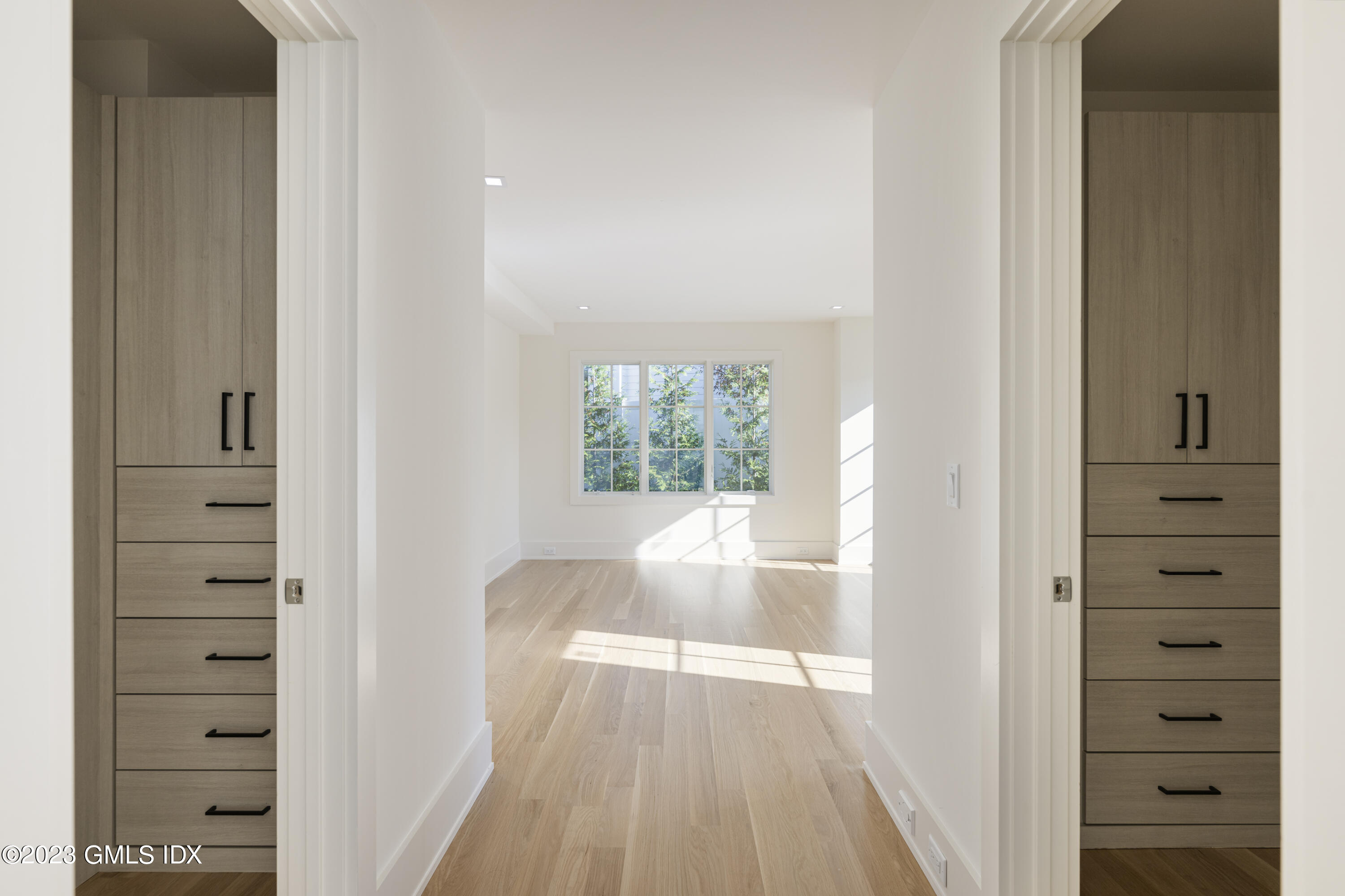 189 Davis Avenue, Unit B2 Greenwich, CT 06830 - Photo 12 of 27 Primary double door entrance