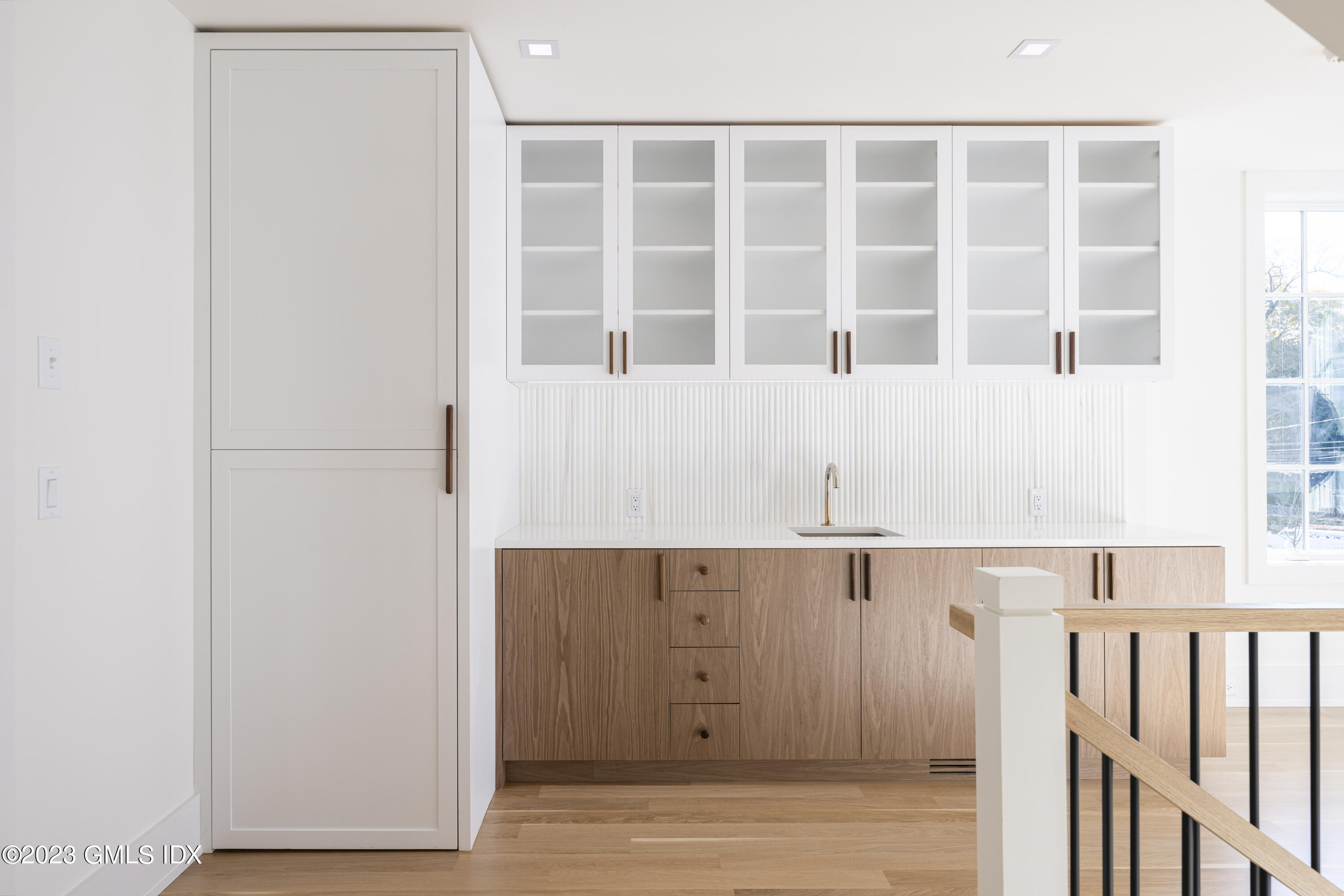 189 Davis Avenue, Unit B2 Greenwich, CT 06830 - Photo 18 of 27 Laundry door closed