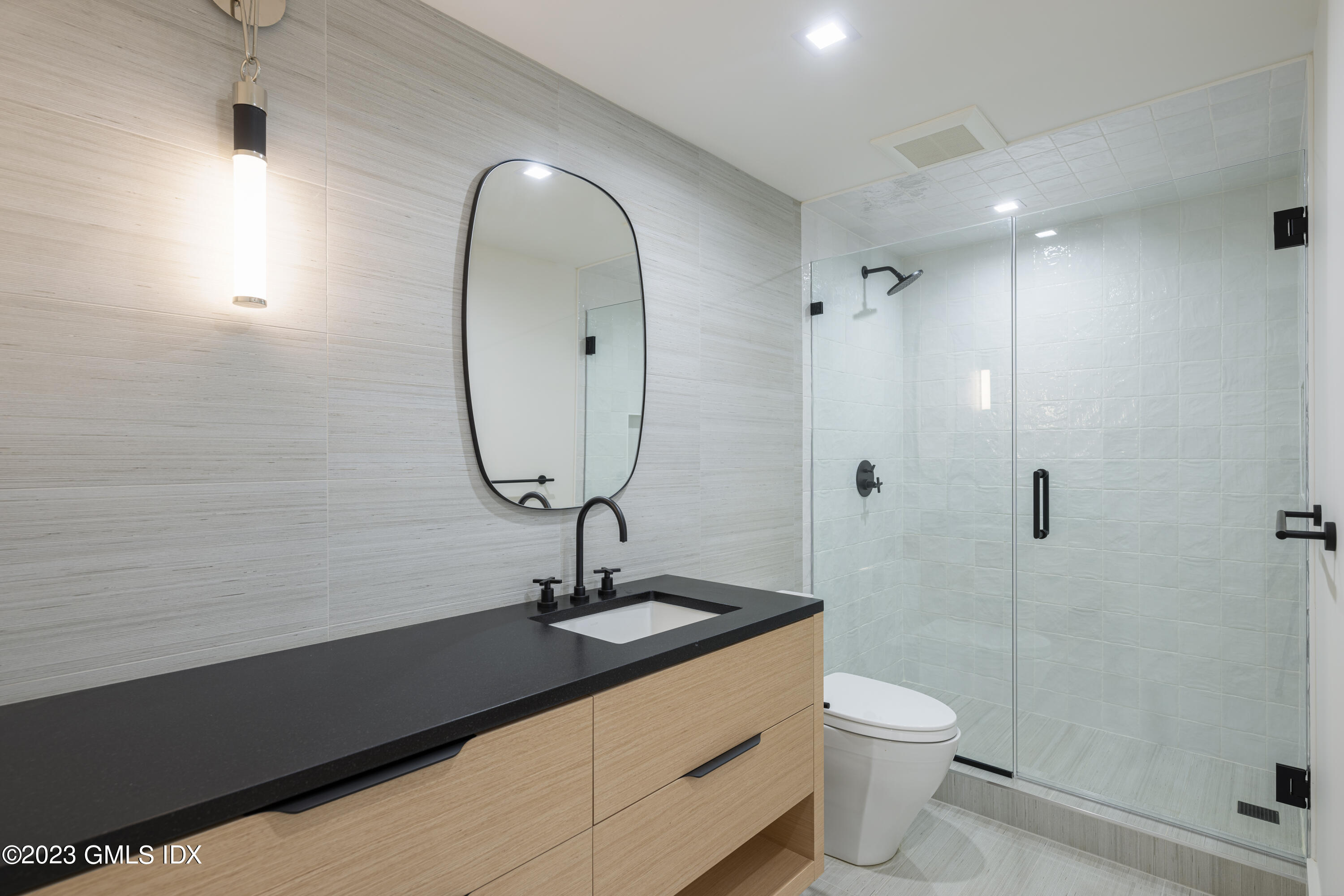 189 Davis Avenue, Unit B2 Greenwich, CT 06830 - Photo 25 of 27 Lower level full bath 1