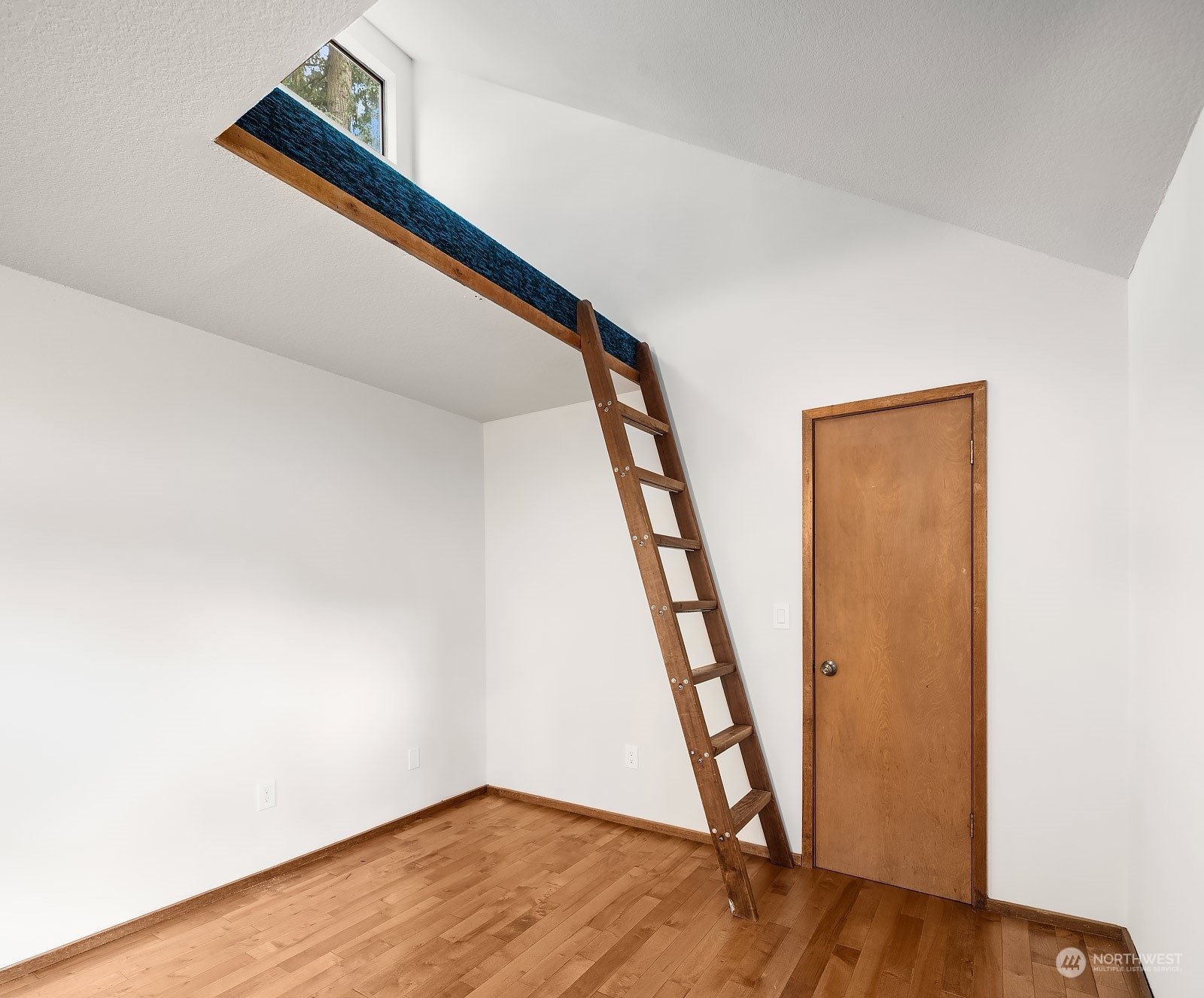 16117 Southeast 145th Place Renton, WA 98059 - Photo 22 of 38 a view of entryway