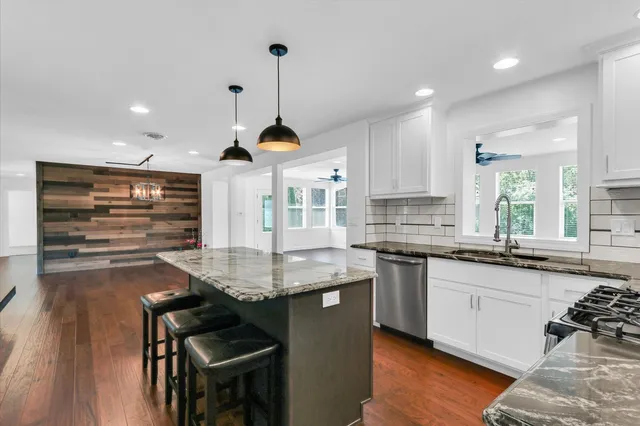 $675,000 | 811 Hamilton Drive, Champaign, IL 61820