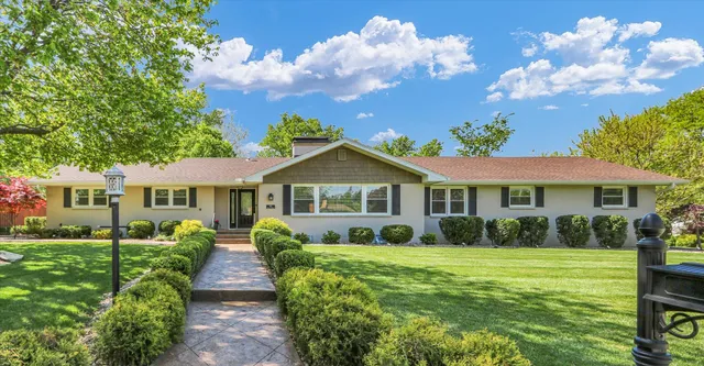 $675,000 | 811 Hamilton Drive, Champaign, IL 61820