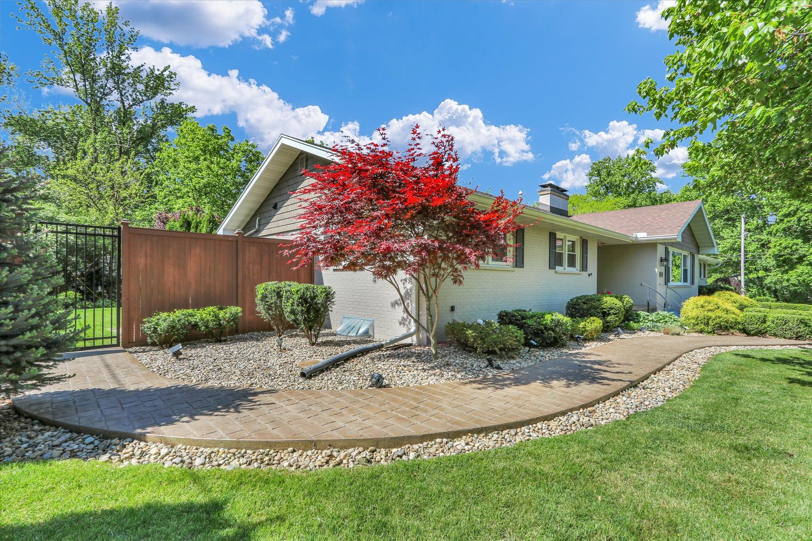 811 Hamilton Drive Champaign, IL 61820 - Photo 3 of 49