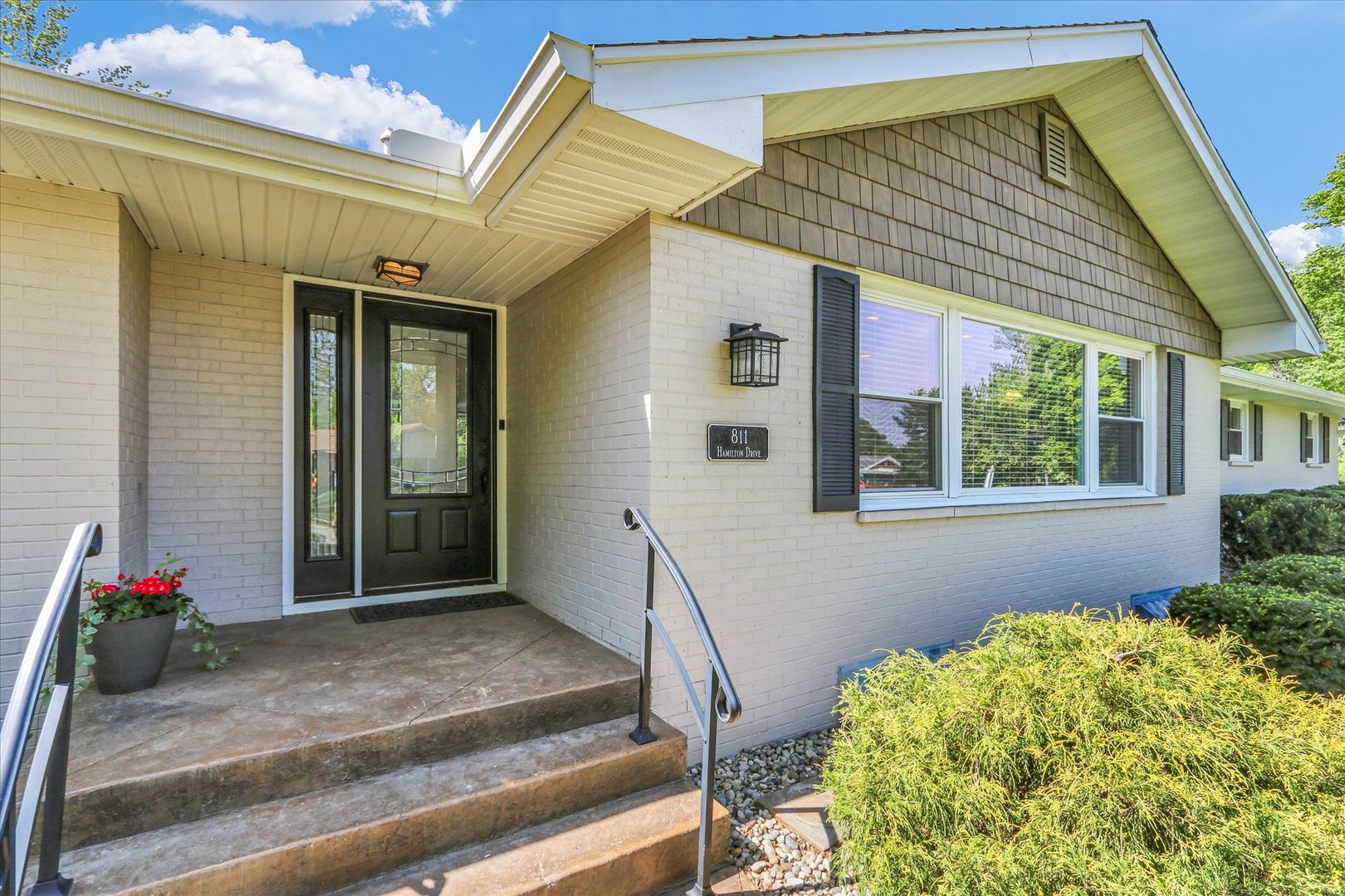 811 Hamilton Drive Champaign, IL 61820 - Photo 4 of 49