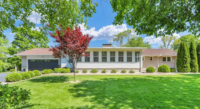 $675,000 | 811 Hamilton Drive, Champaign, IL 61820