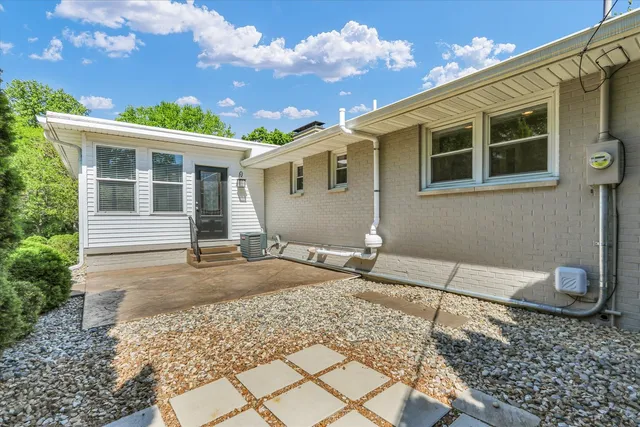 $675,000 | 811 Hamilton Drive, Champaign, IL 61820