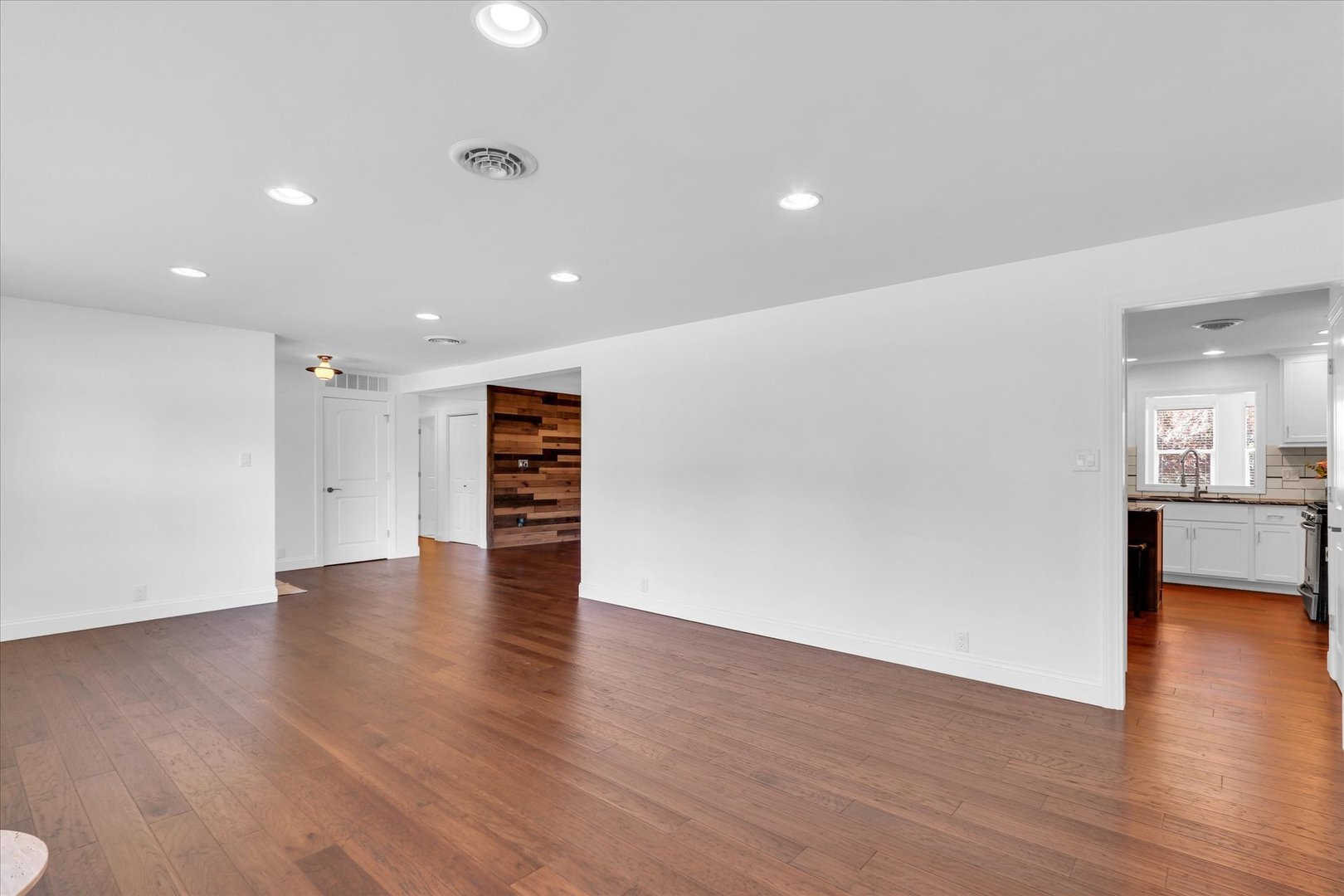 811 Hamilton Drive Champaign, IL 61820 - Photo 10 of 49