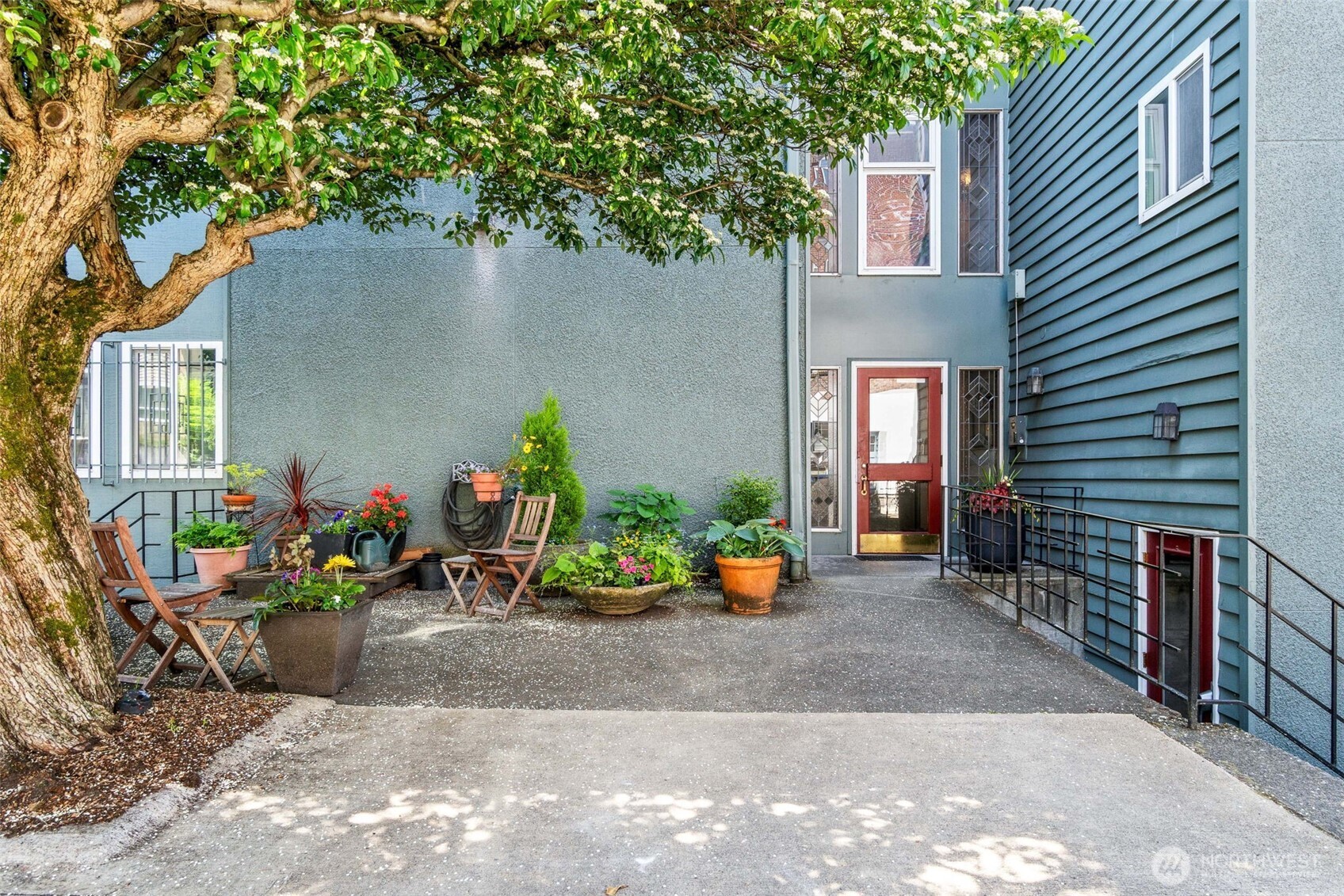 75 East Lynn Street, Unit B Seattle, WA 98102 - Photo 28 of 36 a view of a house with a patio