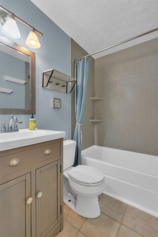 171 Dehaven Road Beaver Falls, PA 15010 - Photo 22 of 35 a bathroom with a sink toilet and shower