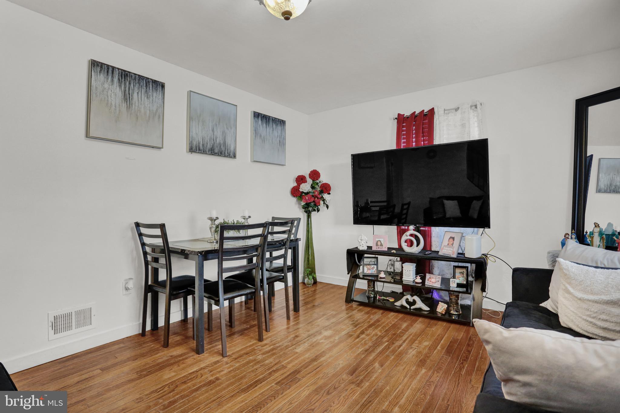 324 McClellan Street Reading, PA 19611 - Photo 3 of 29