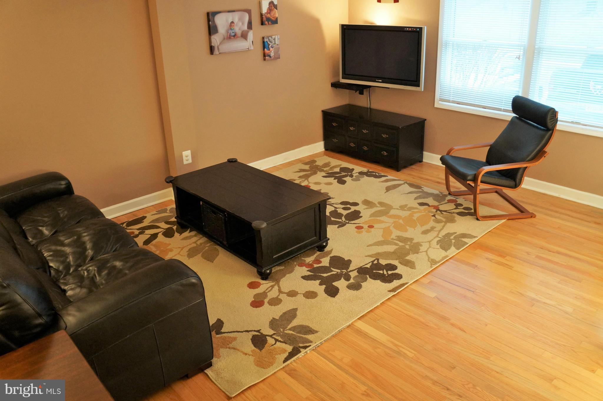 5816 Canvasback Road Burke, VA 22015 - Photo 5 of 25 Living Room