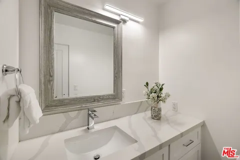 $1,395,000 | 10790 Wilshire Boulevard, Unit 503, Los Angeles, CA 90024