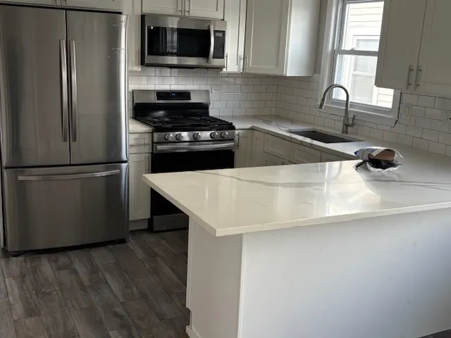 $2,300 | 5619 North Menard Avenue, Unit 2, Chicago, IL 60646