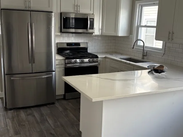 $2,300 | 5619 North Menard Avenue, Unit 2, Chicago, IL 60646