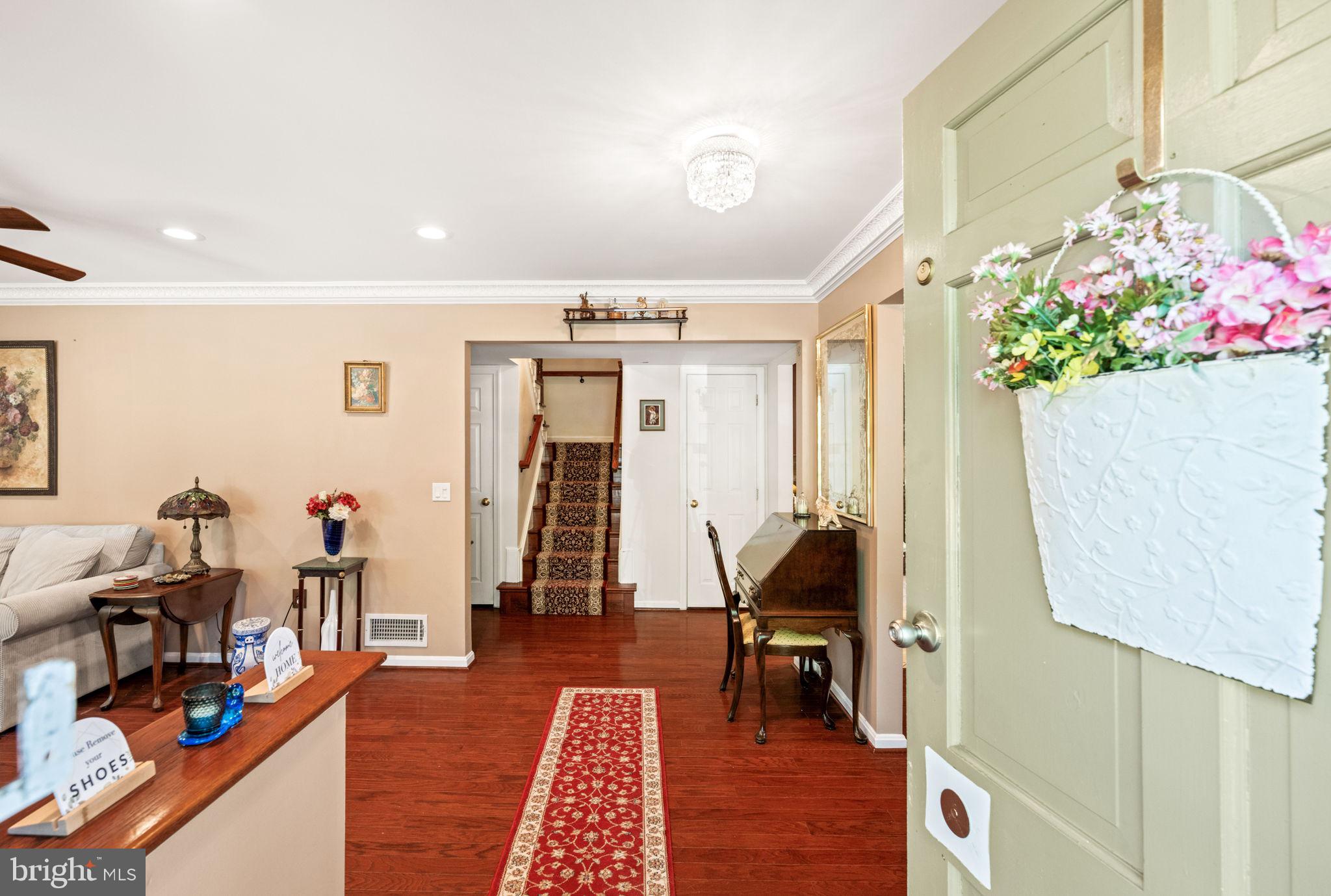 6813 Landor Lane Springfield, VA 22152 - Photo 7 of 60