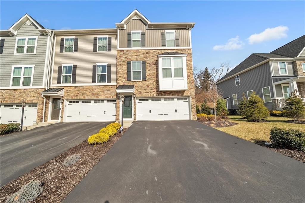 112 Cole Drive McKees Rocks, PA 15136 - Photo 2 of 21 Gallery Image 2