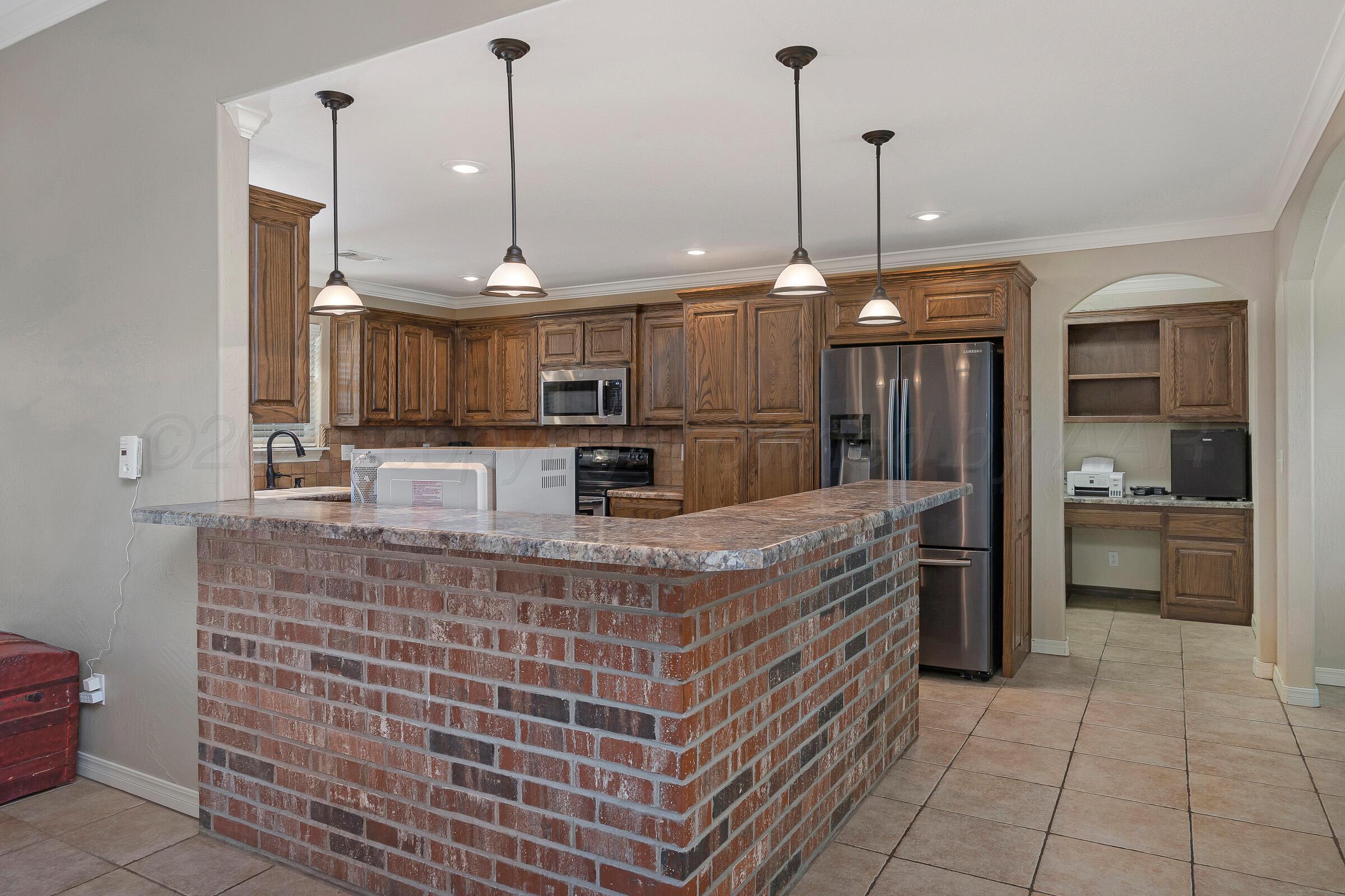1371 Grasslands Road Bushland, TX 79124 - Photo 9 of 36 08-Kitchen