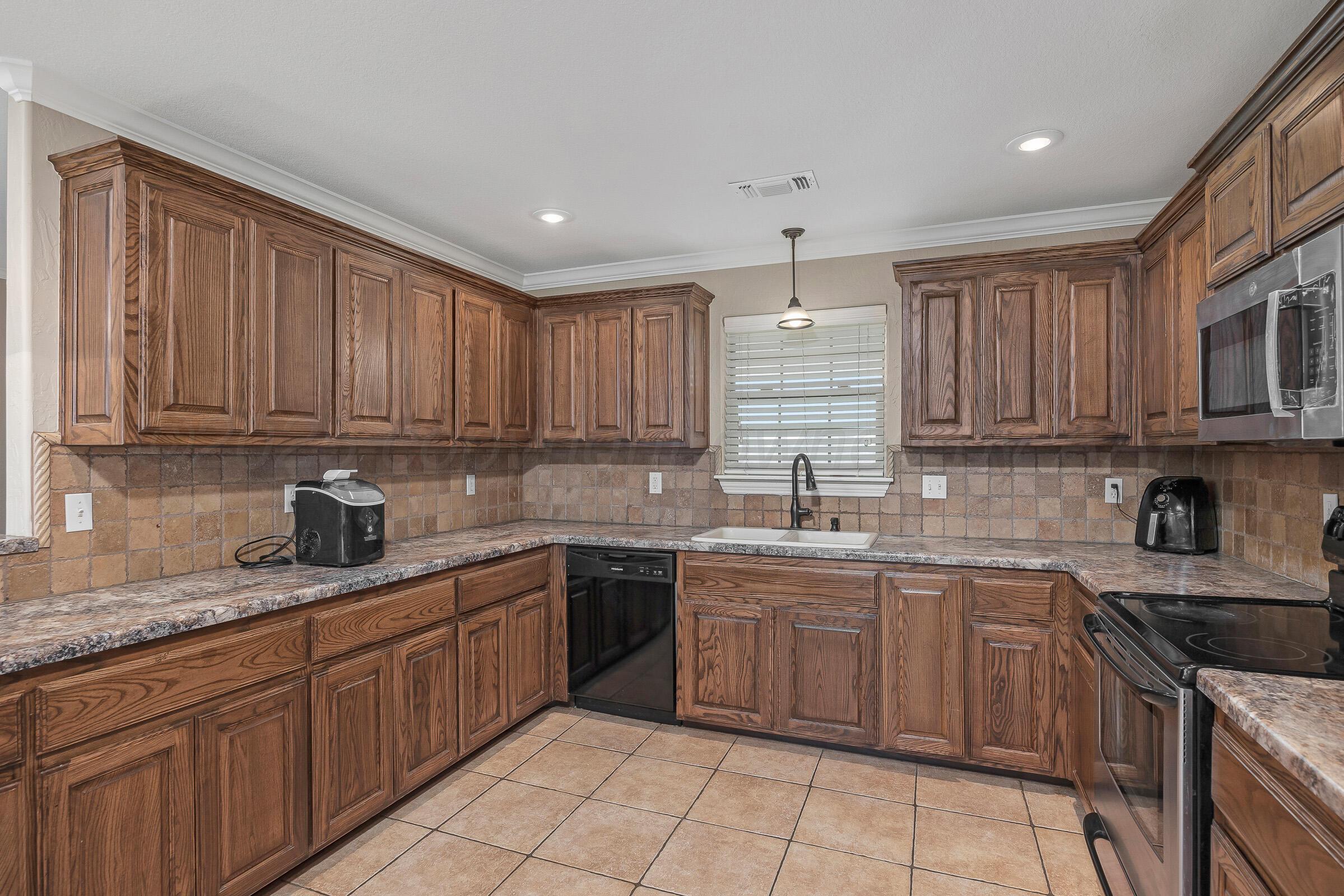 1371 Grasslands Road Bushland, TX 79124 - Photo 10 of 36 09-Kitchen 2