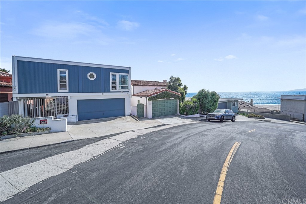 A very short 1 block walk to the beautiful, sandy beach.