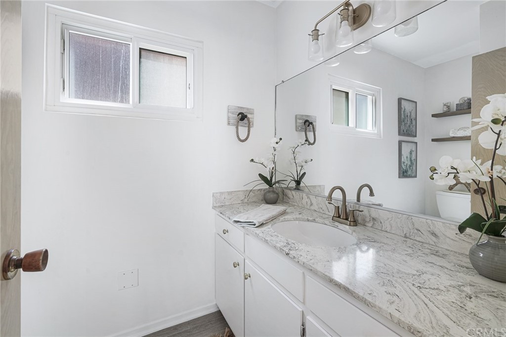 228 Redlands Street Playa del Rey, CA 90293 - Photo 19 of 22 Powder bath on main level