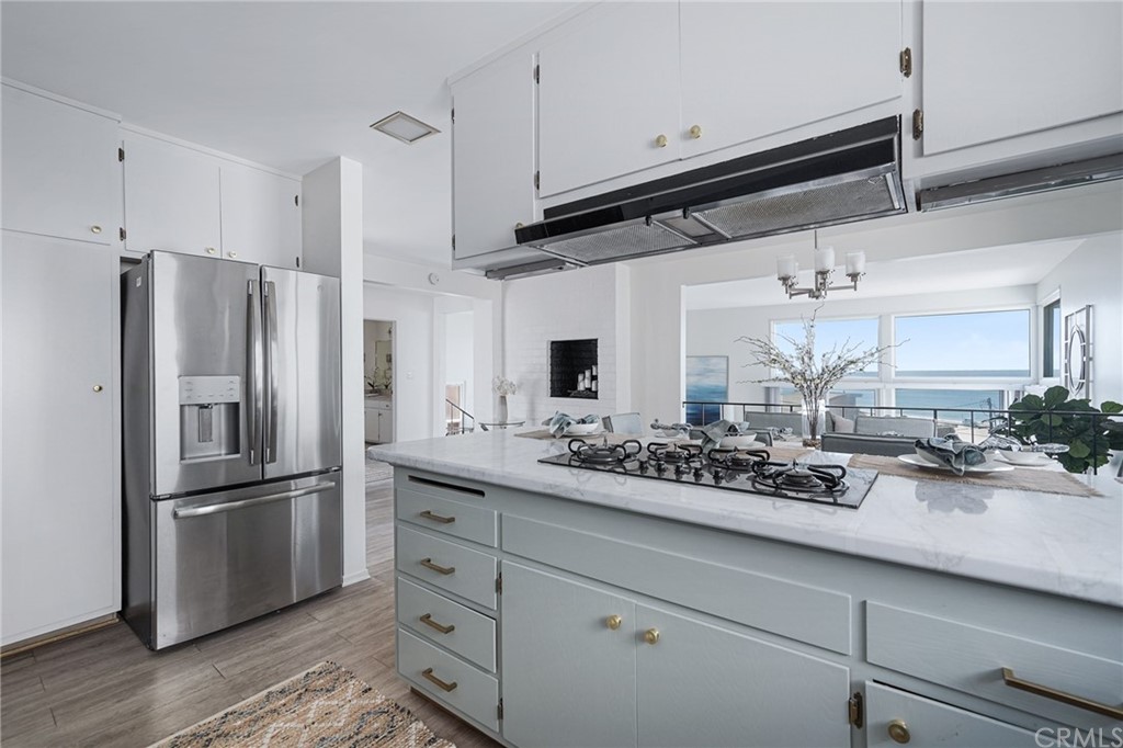 228 Redlands Street Playa del Rey, CA 90293 - Photo 8 of 22 Ocean views while cooking and entertaining in the kitchen