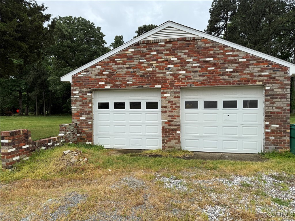 8900 Strath Road Henrico, VA 23231 - Photo 4 of 49 View of garage