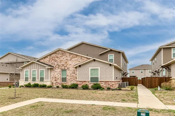 $1,695 | 723 Wheatfield Drive, Venus, TX 76084