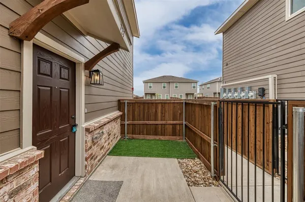 $1,695 | 723 Wheatfield Drive, Venus, TX 76084