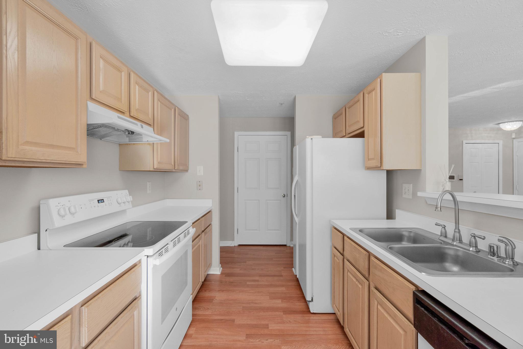 7906 Valley Manor Road, Unit 101 Owings Mills, MD 21117 - Photo 13 of 22 Kitchen