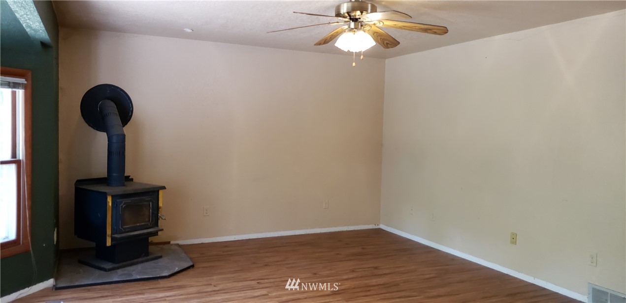 3135 East Grapeview Loop Road Grapeview, WA 98546 - Photo 4 of 7 Gallery Image 4
