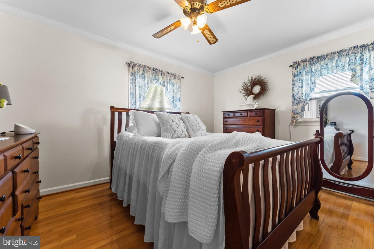 1118 Eppings Tract Road Montross, VA 22520 - Photo 15 of 28 Master Bedrm. w/hardwd.flrs.,ceiling fan & crown.