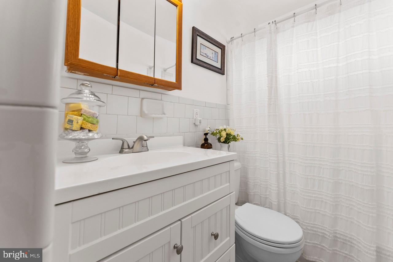 1118 Eppings Tract Road Montross, VA 22520 - Photo 22 of 28 Bathroom w/tub & shower,ceramic walls.