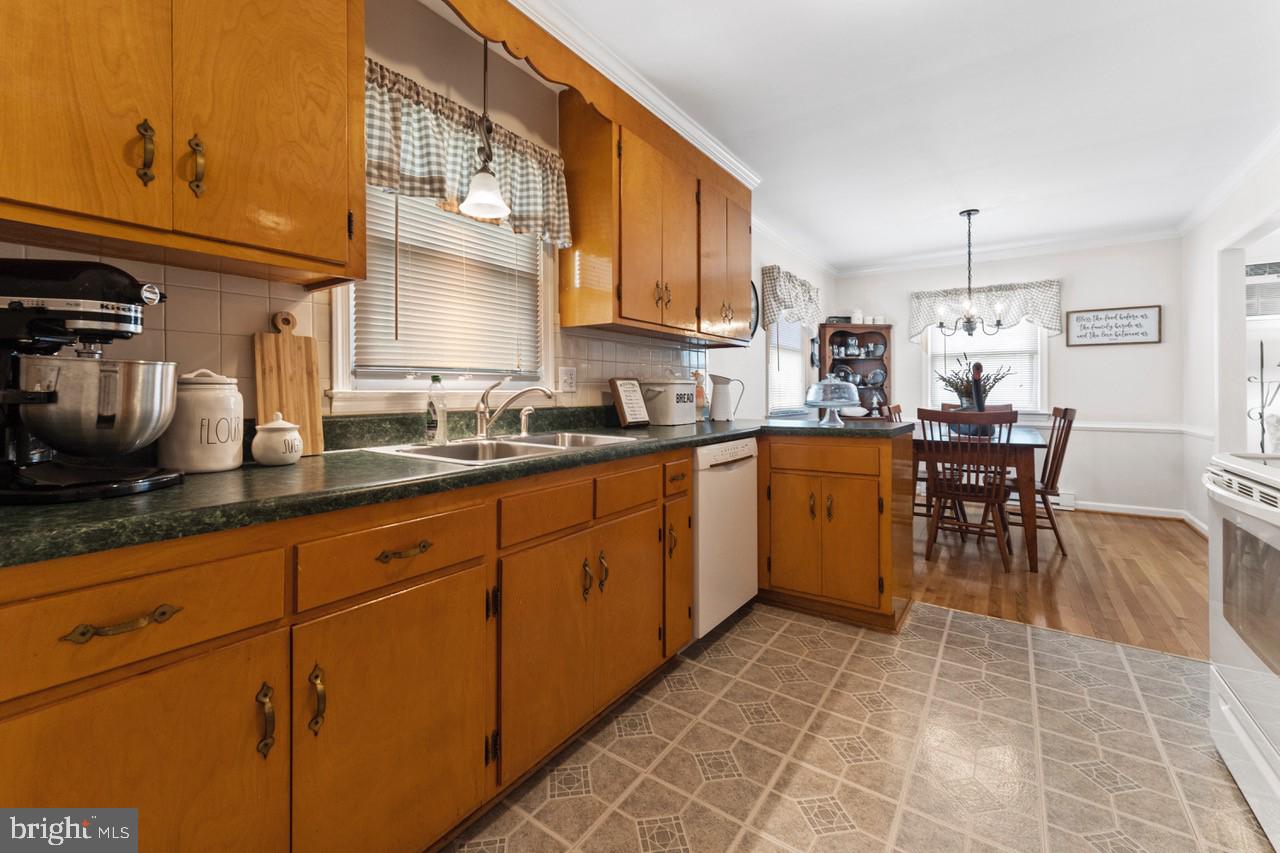 1118 Eppings Tract Road Montross, VA 22520 - Photo 9 of 28 Lovely Kitchen w/wood cbnets,dbl sinks & all appl.