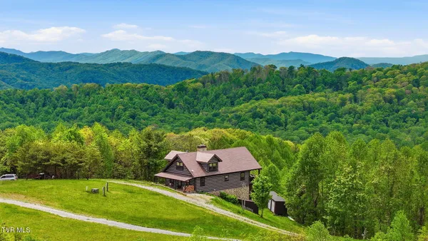 $959,000 | 308 Walnut Mountain Farm Loop, Roan Mountain, TN 37687