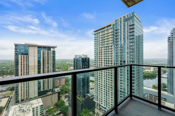 $3,100 | 84 North East Avenue, Unit 3708, Austin, TX 78701