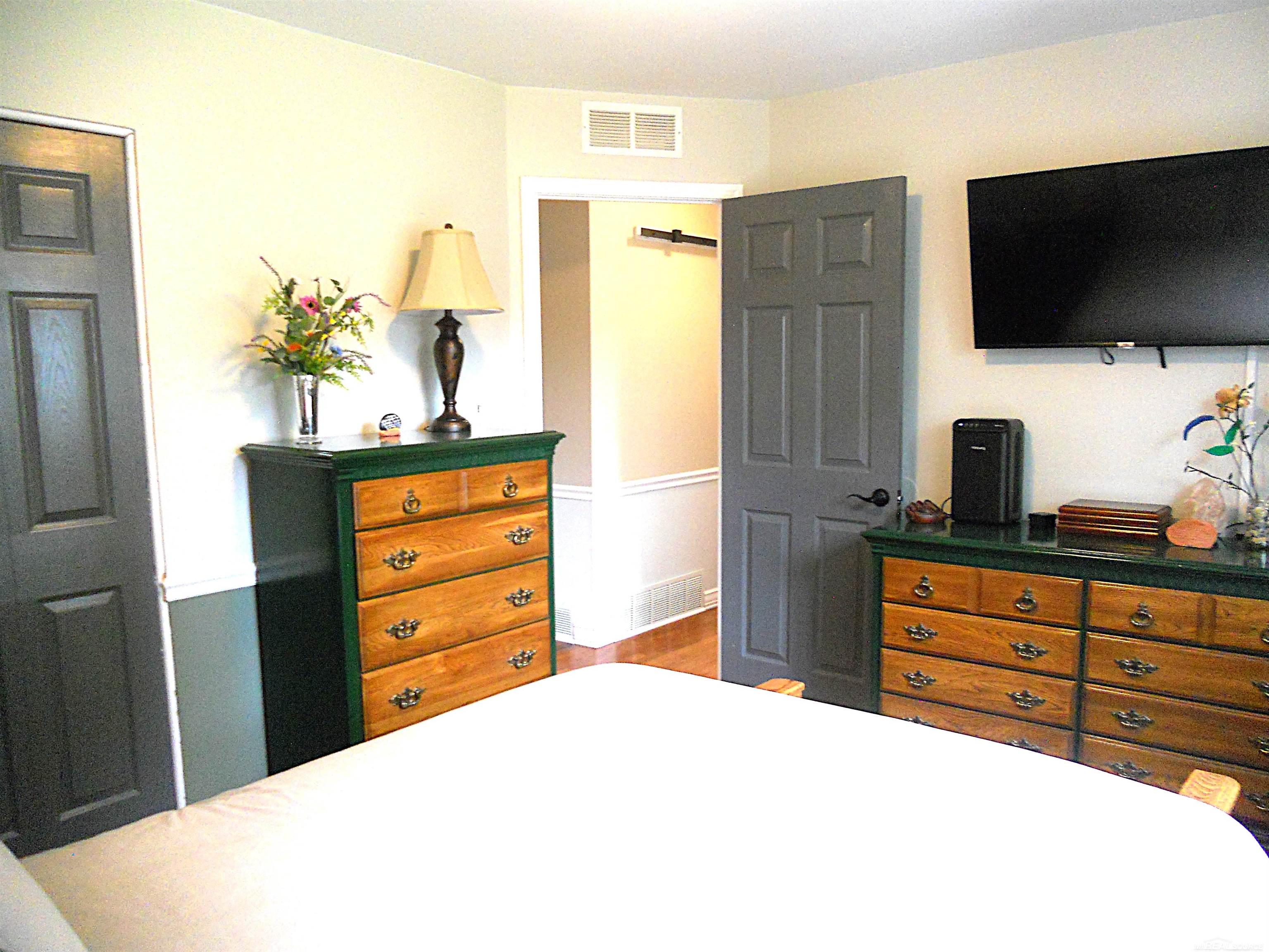 625 Rewold Drive Rochester, MI 48307 - Photo 34 of 69 50213110-728bcfe9-cea4-41c6-8327-deba4fef58c0.JPG