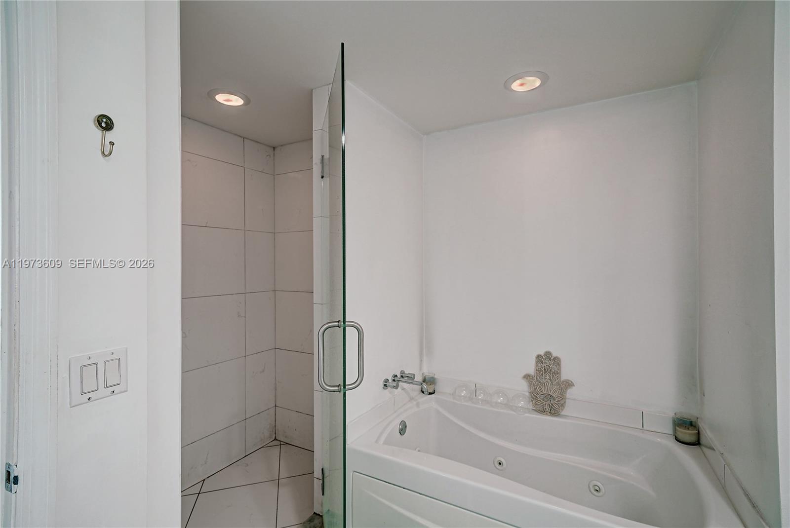 500 Brickell Avenue, Unit 4004 Miami, FL 33131 - Photo 14 of 15