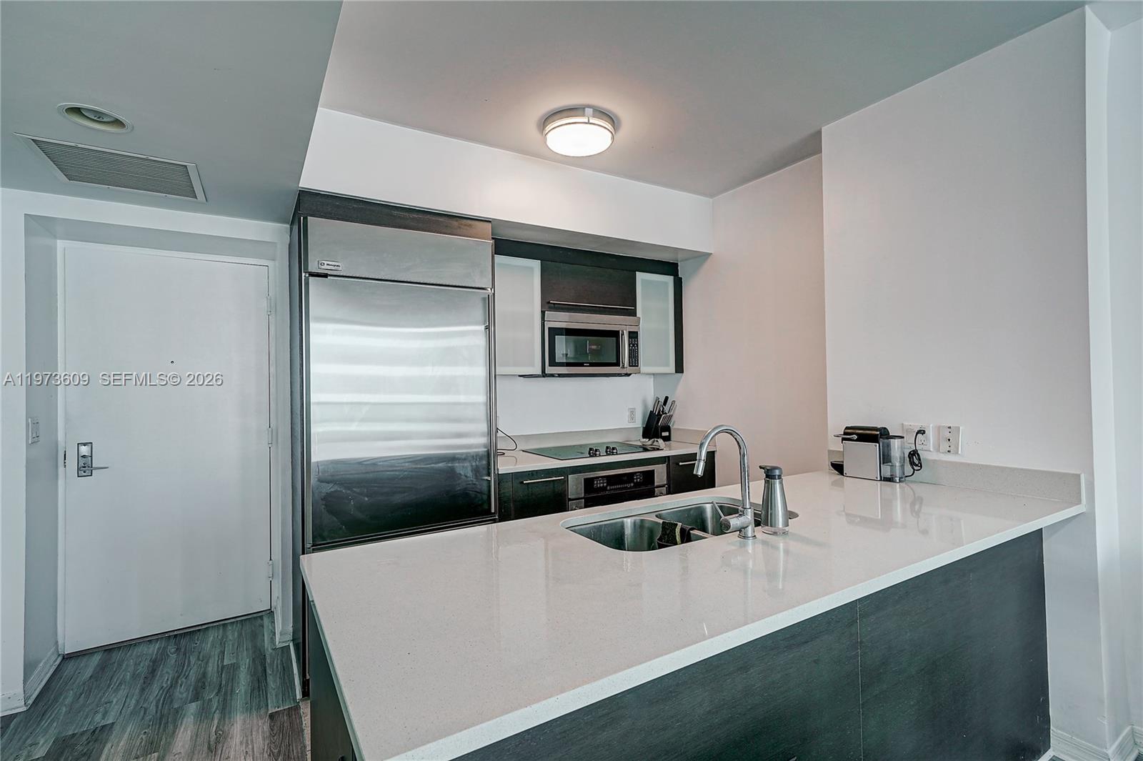 500 Brickell Avenue, Unit 4004 Miami, FL 33131 - Photo 8 of 15